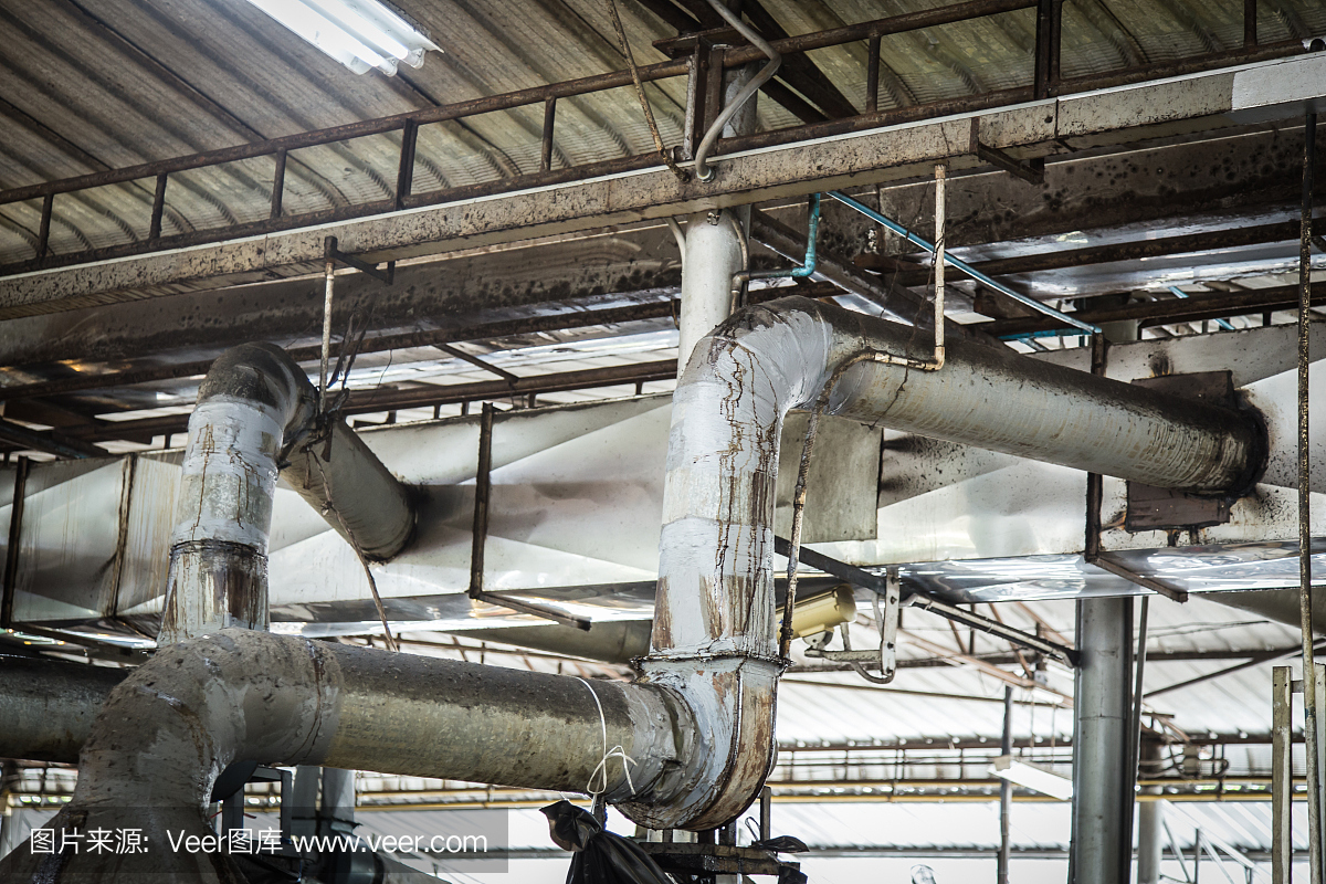 餐廳臟煙通風系統的臟空氣管道。